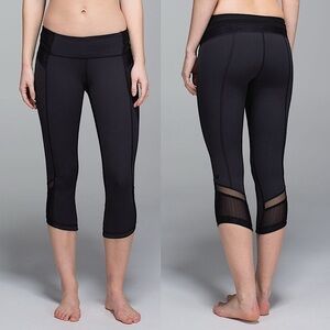 Lululemon Just Breathe Black Crop 21.5” Mesh Dot Mid Rise Athletic Leggings Sz 4